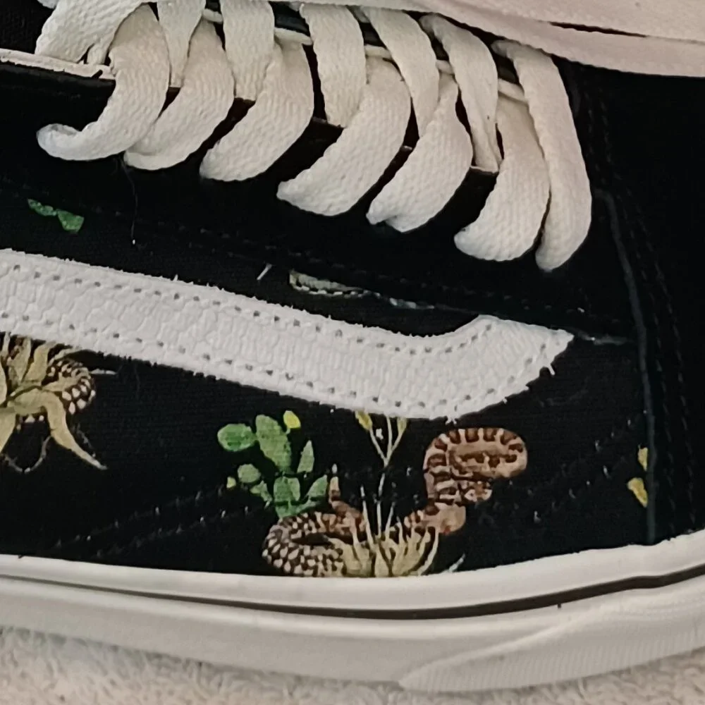 Vans Men's 7.5/Women's 9 Old Skool Desert Snake Black/White Suede VN0A5KRFB02